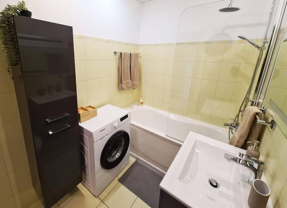 Stylish With Parking & Spacious Balcony Appartement Riga