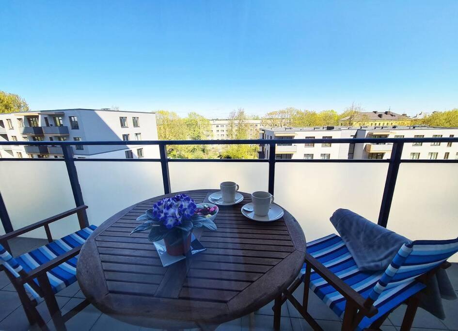 Appartement Stylish With Parking & Spacious Balcony *